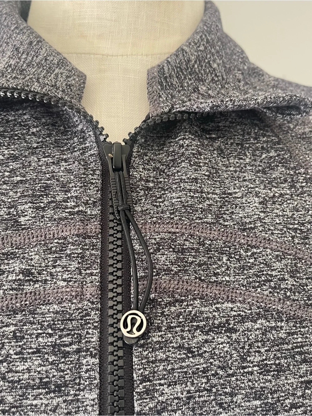 Lululemon Define Jacket in Heather Gray full zip size 10 worn once